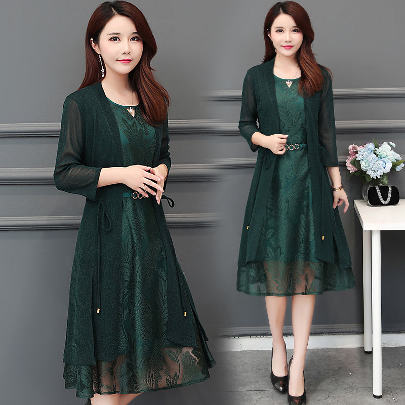 有一种美叫“宝石蓝”秋裙，媲美十件旗袍，虽贵，但美得直入心坎