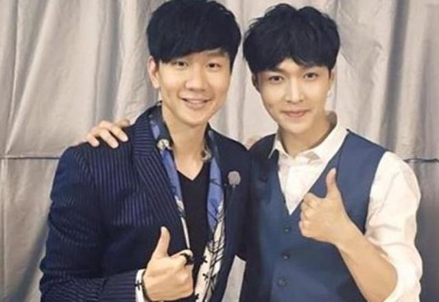 张艺兴肖战合照