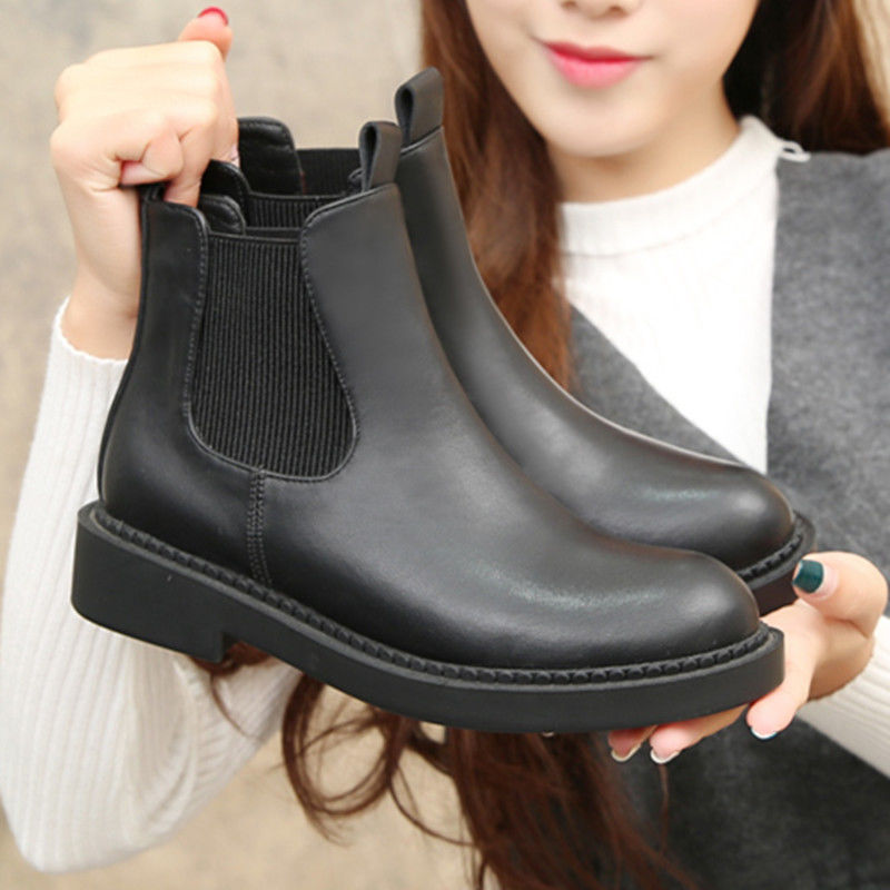 入秋了!大衣+马丁靴搭出欧美范，40岁女人这样穿，简直万人迷