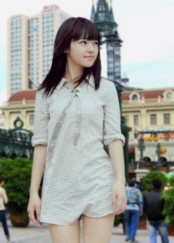 #美女#哈尔滨街头美女: 长腿高胸大个子, 让人忍不住多看?