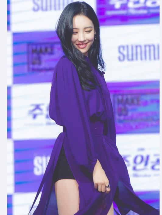 第一美腿李宣美，天生媚骨，这腿是真白啊