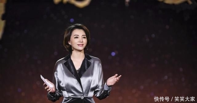 「 气质出众」董卿优雅许晴温柔惹人爱,47岁央视一姐董卿撞衫51岁性感女神许晴