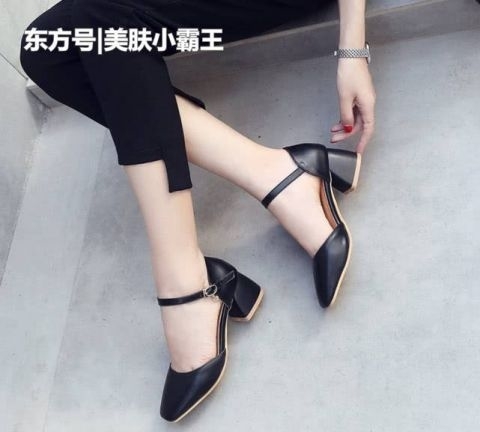 『女人』尖头高跟鞋是永不过时的时尚,是体现女人优雅的利器