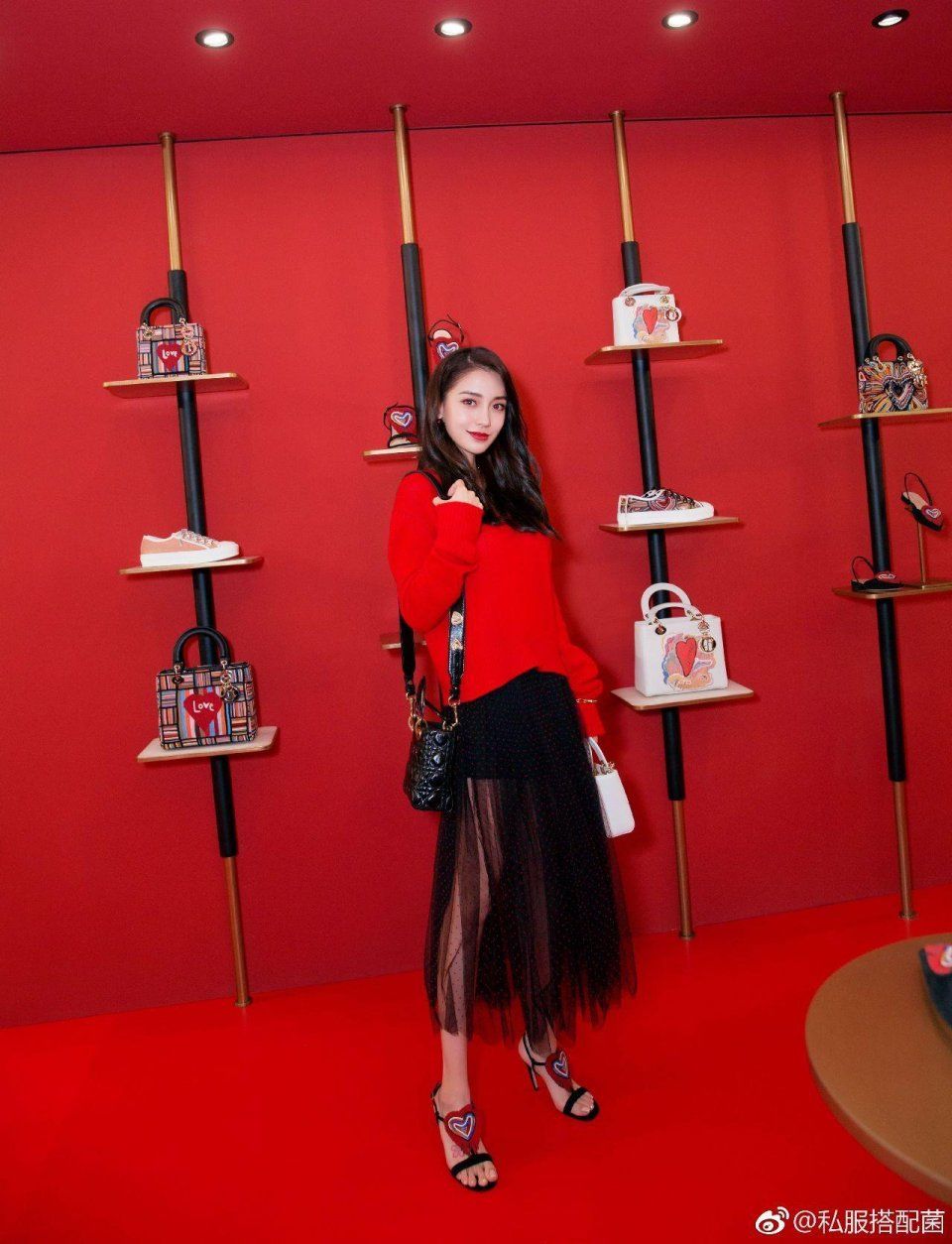 在洋气方面，真对杨颖佩服得五体投地!网友:不走少女风也好看!