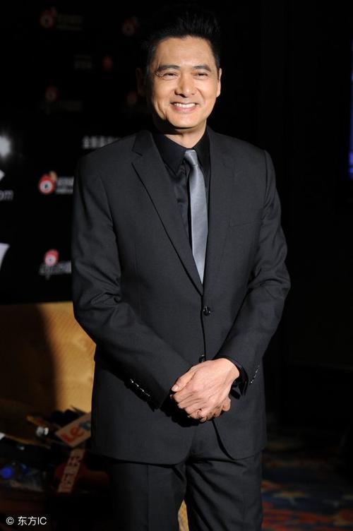 “太帅了”原来30年前，“发哥”周润发也是穿搭界的带头大哥！