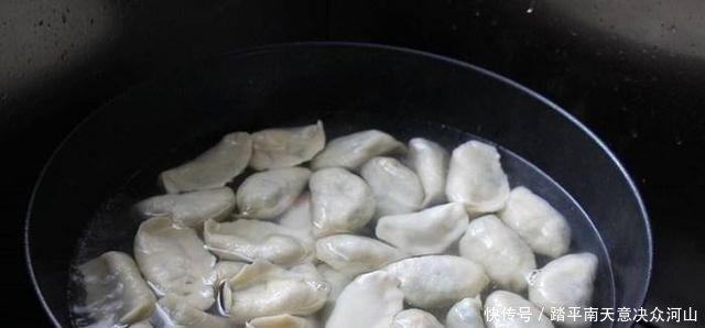  口感■速冻饺子不要在直接下锅煮了，多加“这一步”，饺子口感才更好