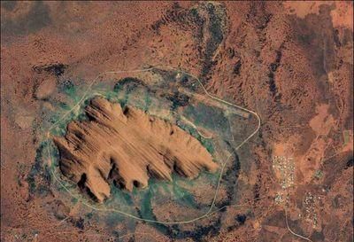 世界上最大的三块岩石！最大的简直就是一座山了