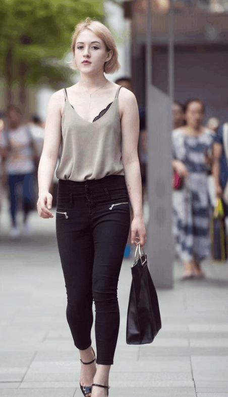 街拍,喜欢清纯系选图三,最后一张左边的女生,想谈恋爱了!