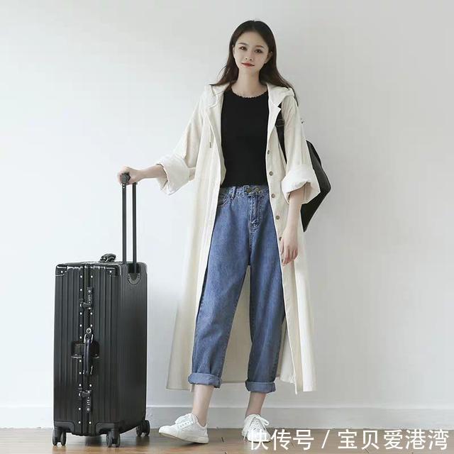 『很火』最近很火的一种穿法,叫“脚踝外套+潮鞋”,时髦又显高挑!