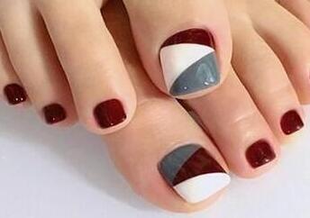 美女自主创业，靠销售五趾袜子，月入3万元