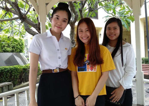 出租自己，既当“妻子”，又当导游，泰国女孩的心酸几人能懂