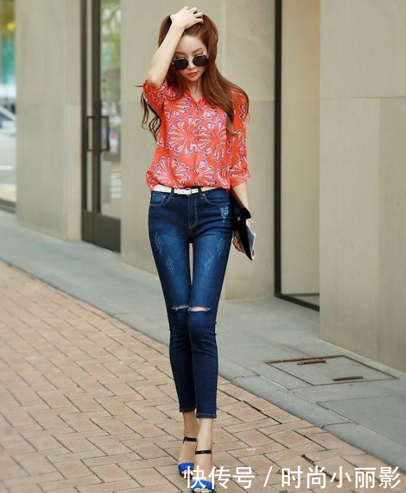 穿紧身牛仔裤的美女展现出的不仅仅只是时尚！