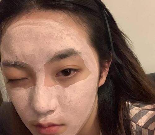  #女生#敷面膜要避开这3点，特别是第2点很伤皮肤，偏偏很多女生都这么做