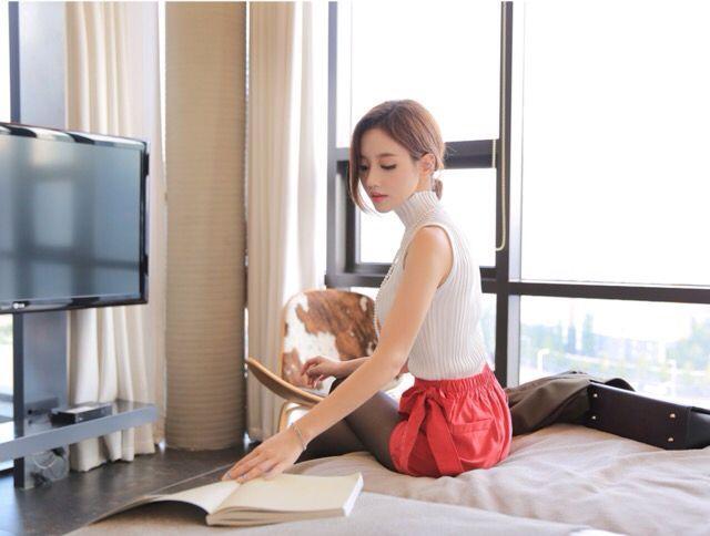 孙允珠小姐姐的黑丝诱惑，近看一个味，远看又是另一个味!