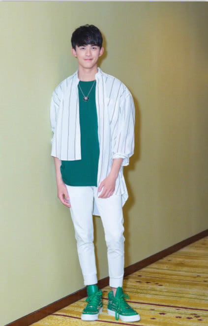 在众多的童星中，吴磊最出彩，长相不仅没有长残更是越来越帅气!