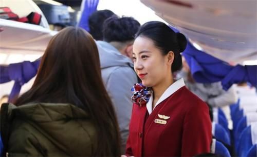 坐飞机时忽然睡醒问空姐到哪儿了，通常空姐都会怎么回答？