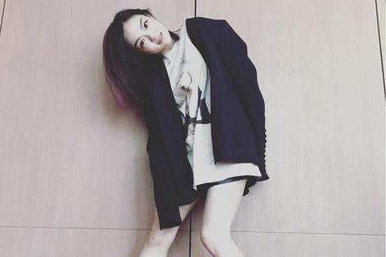 徐佳莹狂瘦13斤成功撩到帅大叔，网友称请赐我一双她的细腿