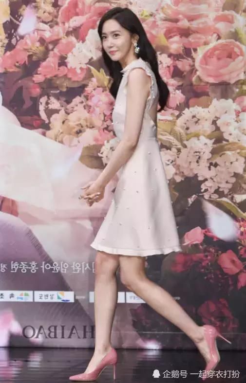 林允儿豁出去了,踩“两根针”出席活动,网友:你不红天理难容!