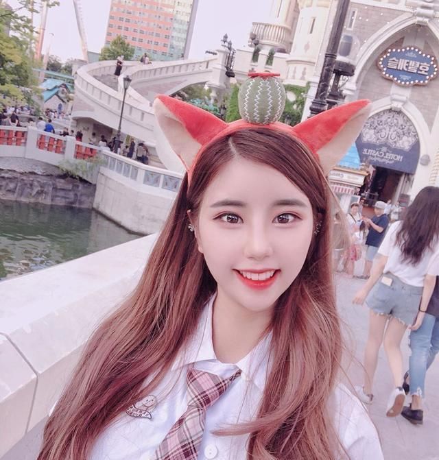 「 美女」身材出众相貌非凡，你不容错过，韩国九头身美女