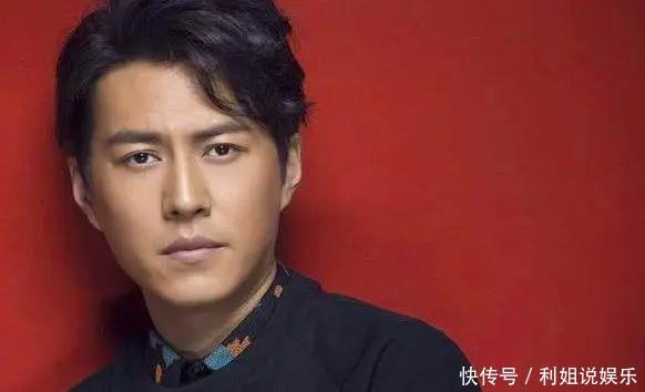  #粉丝#李佳很随和，粉丝求合影素颜也答应，靳东与老婆穿情侣外套超开心