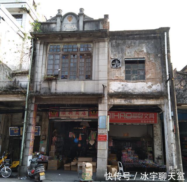 东莞面积最小的镇, 拥有地铁站和火车站, 是广东四大名镇之一