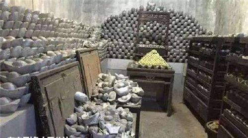  发展：康熙死后国库剩2716万两，雍正剩3453万，乾隆给嘉庆多少