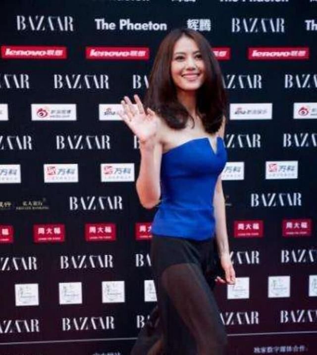 高圆圆穿黑纱透视装，下身印出三角区，网友：赵又廷不会生气吗？