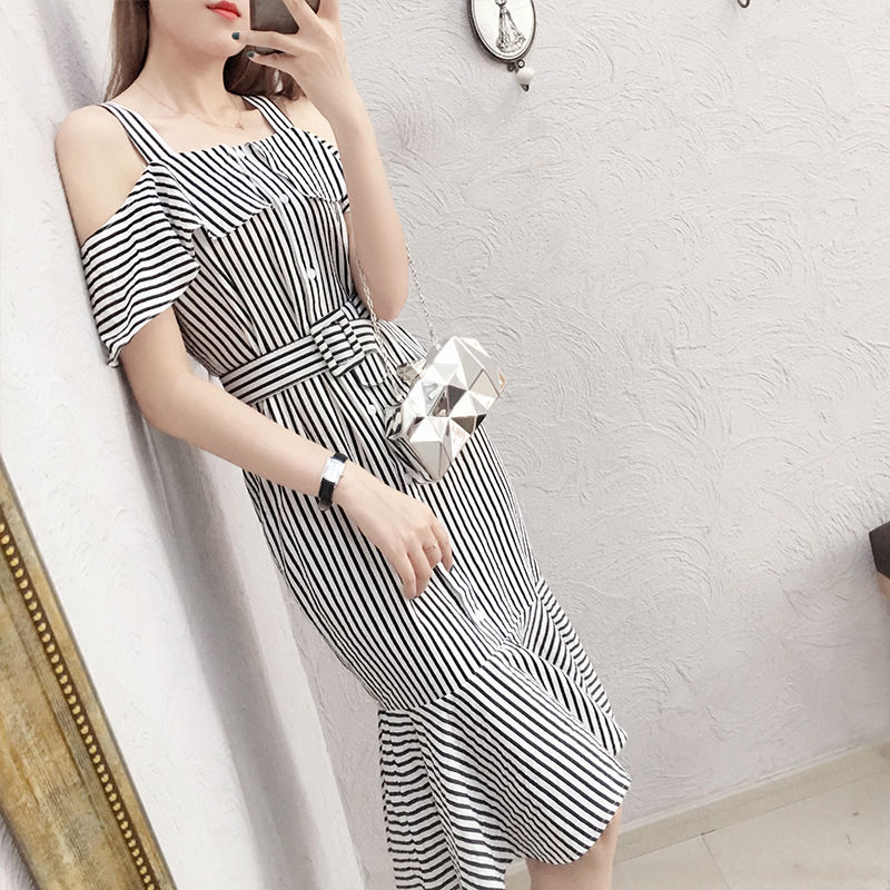 露肩连衣裙，清清爽爽小性感恰到好处，好看!