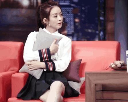 赵丽颖路人照再现小腹隆起，怀孕又起传闻，和冯绍峰感情成真？