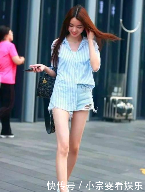  a932■街拍穿搭：我从来不会在分手很久后才会哭，因为不值！