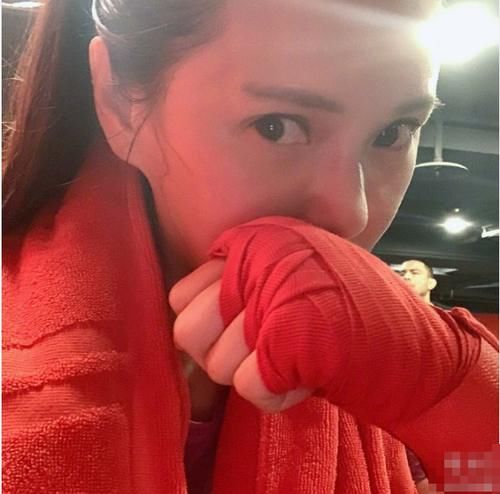 『皮肤』伊能静罕见晒健身照 不惧素颜出镜 51岁皮肤仍白皙光滑惹人羡