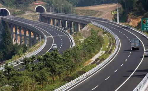  「高速」在服务区睡觉会被罚款？高速公路有着这样的规定，很多