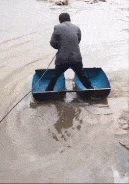  [GIF]搞笑GIF趣图：说实话，这样的女汉子，谁敢娶