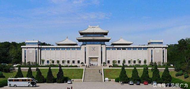 中国最大的火车站，是南京站的5倍！耗资300亿的特等站！