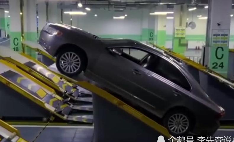 中国发明倾斜式停车场，将车斜着停，出门再也不怕找不到车位！