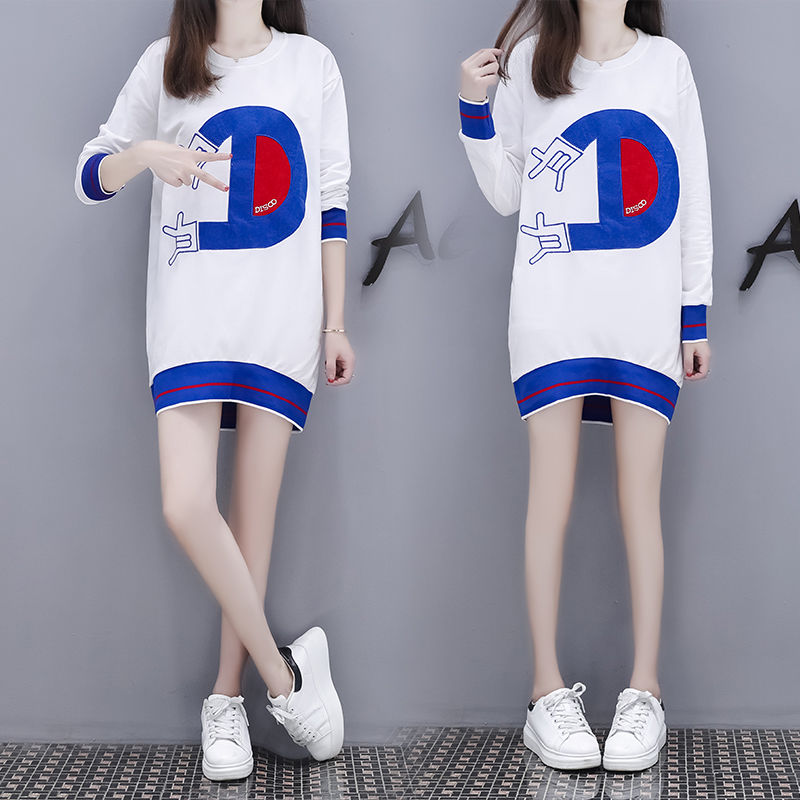 是时候跟连衣裙说拜拜了，今秋流行的卫衣+裸靴，好看又吸睛