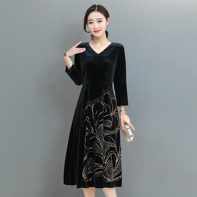 若工资过7千，中秋节送这“丝绒”裙给妈妈，让妈妈年轻20岁