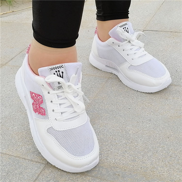 今年流行的女鞋，是这样的款式，时髦洋气，女人味爆表