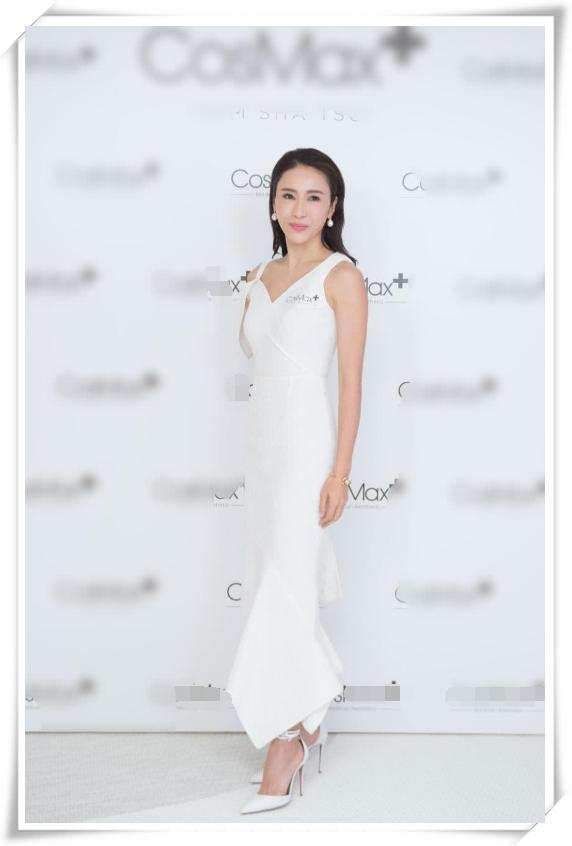 46岁黎姿用力过猛, 脸彻底垮了! 网友: 又一位天然美女沦陷了!