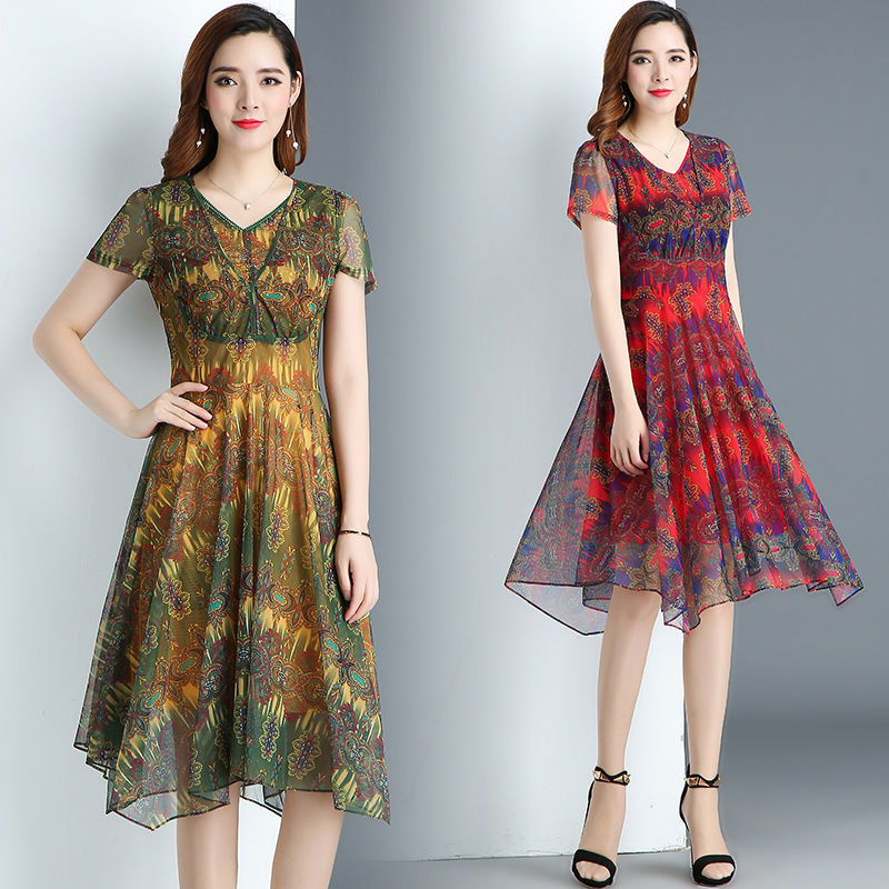 迷人身材穿出来，雪纺连衣裙，独特的风情，丰满女人穿上超亮眼