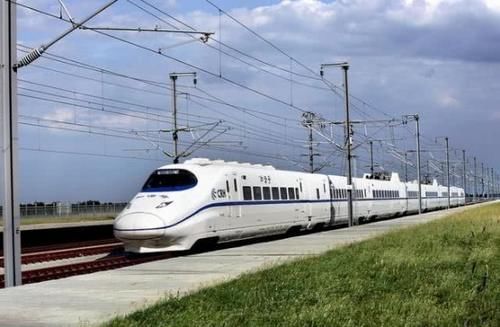  明明■飞机明明2小时就可以到达，为什么大多数人却宁愿乘坐一天