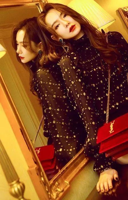 戚薇自拍撞脸Angelababy，作为美妆博主的她到底专业吗?