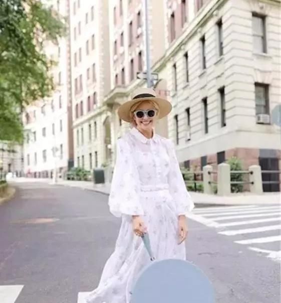  『春季』矮个子女人春季穿连衣裙,这些地方要避开,不显高还显粗壮