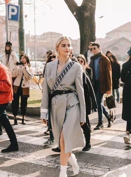 系腰带:今年冬天小个子千万不要这样穿衣服,太显高啦!