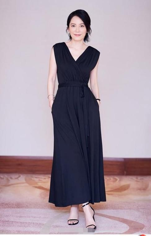 当马伊琍和俞飞鸿同穿连体裤,终于见识了高级脸的最高级形式!