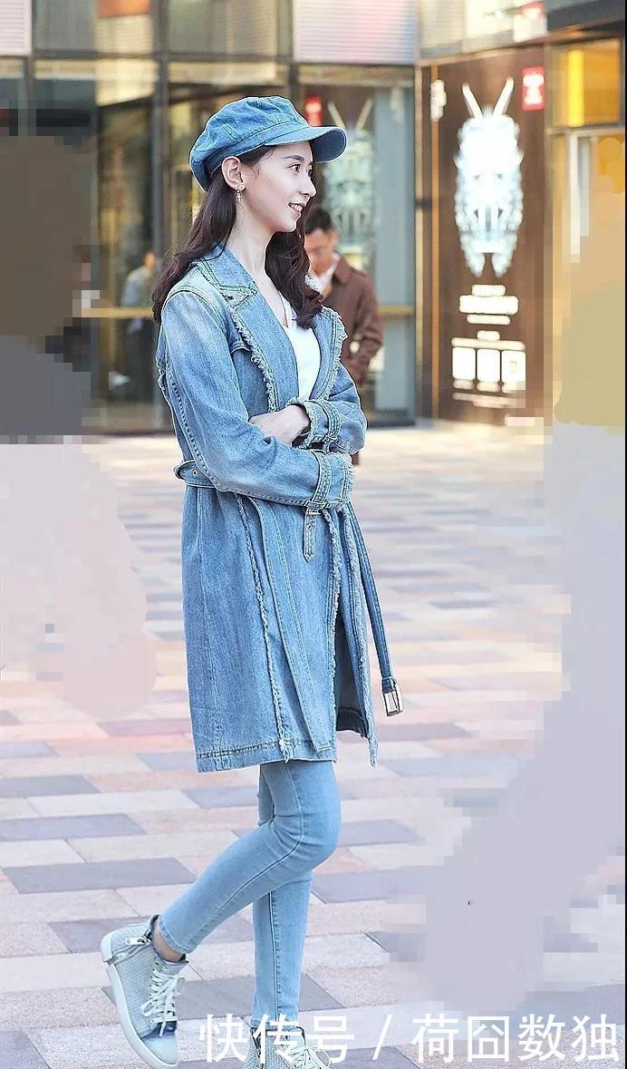 「精致」街拍:小姐姐精致的五官全身的牛仔搭配,魅力十足,心动了