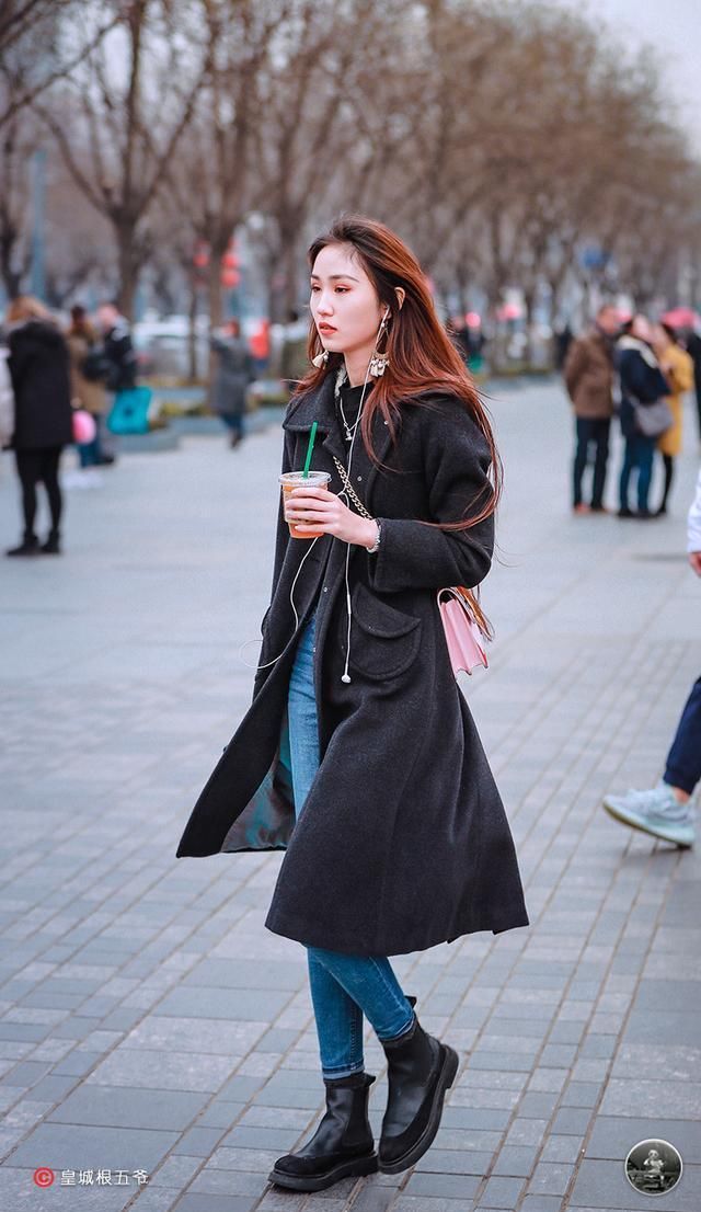  博主们@随时随地关心时尚潮流，走在潮流前沿，时尚博主们常常美美哒的赚足复购