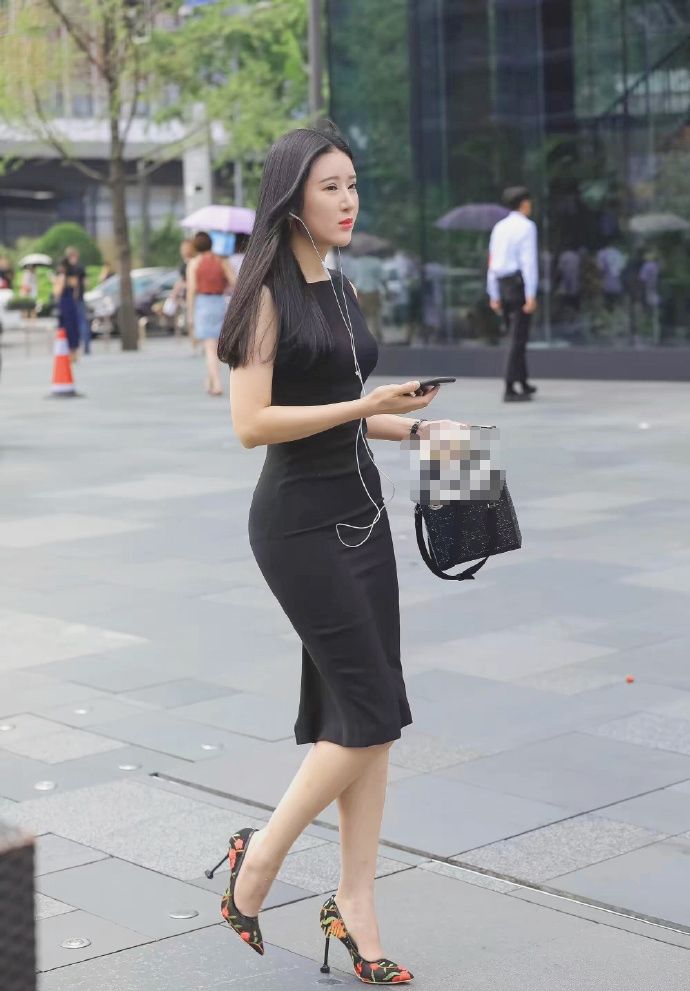 街拍路人，气质迷人的几款应季搭配，让你比明星还要有范