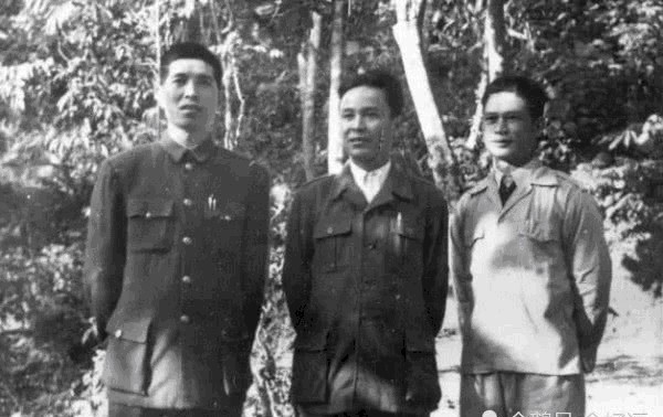 「兵团」此人个子太矮参军被拒,出征前妻子要求离婚,此人后成兵团副司令!