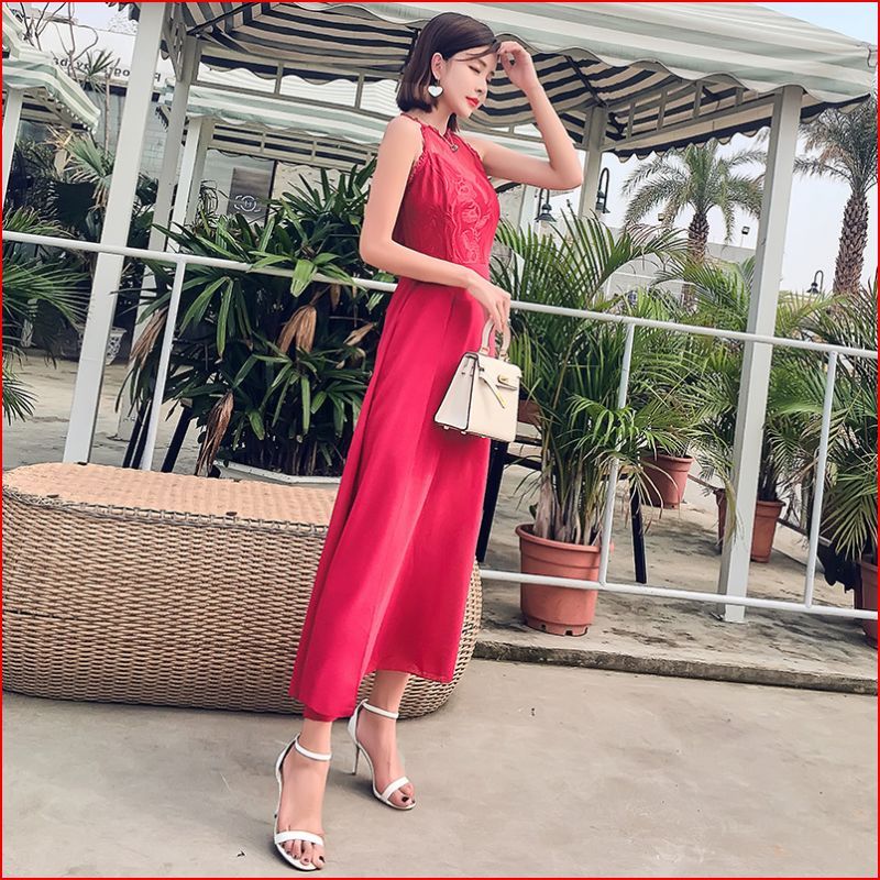 难怪现在都喜欢穿这样的连衣裙，高贵洋气，时尚又显气质